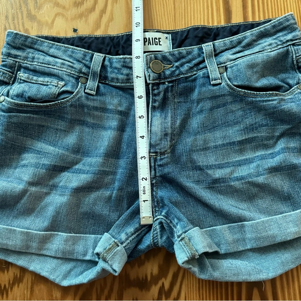 PAIGE Hutton Cuffed Denim Shorts in Toni Wash - Picture 8 of 9